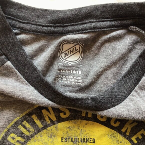 Kids Boston Bruins Long Sleeved Distressed T-shirt Size Large - Picture 2 of 3